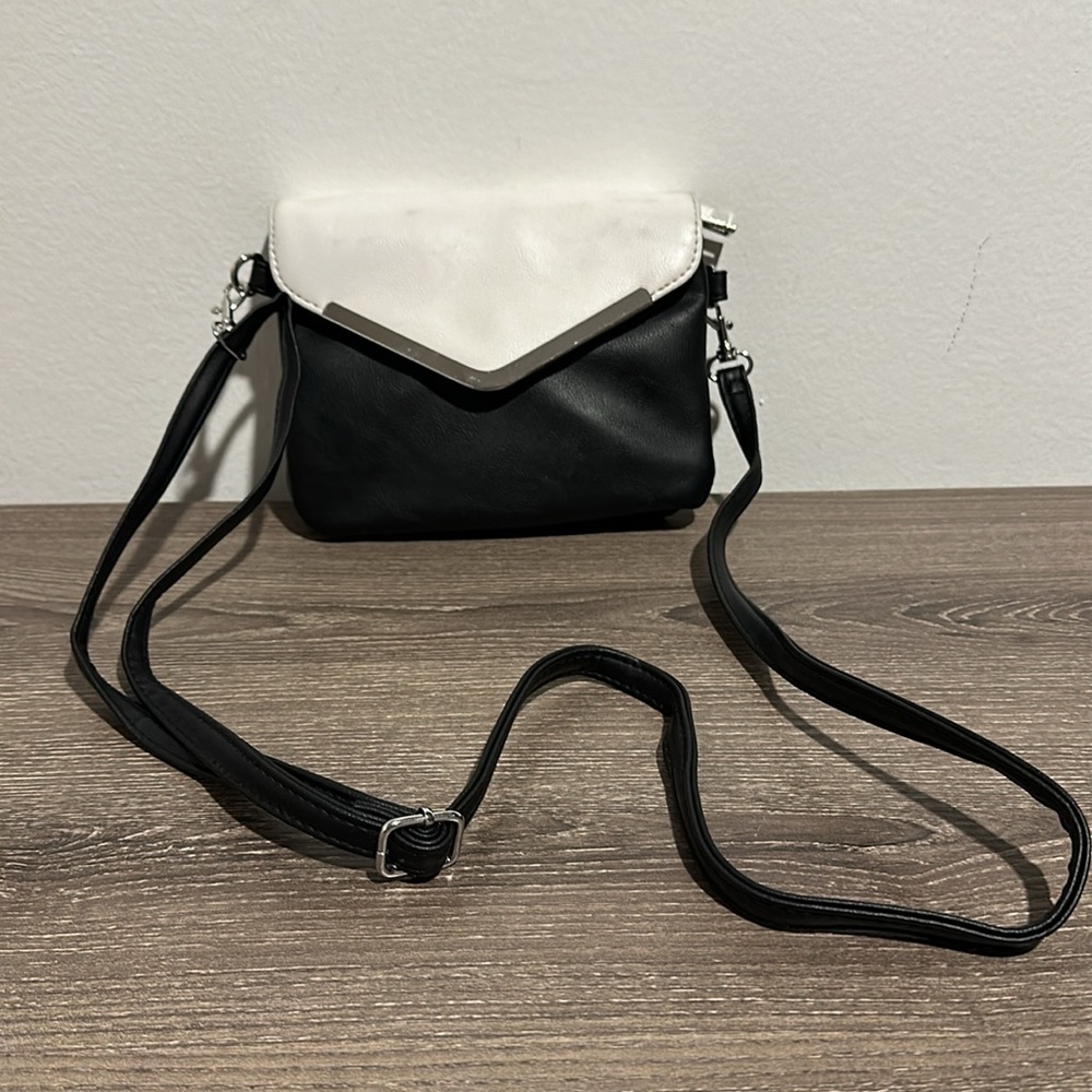 Claire’s mini side bag